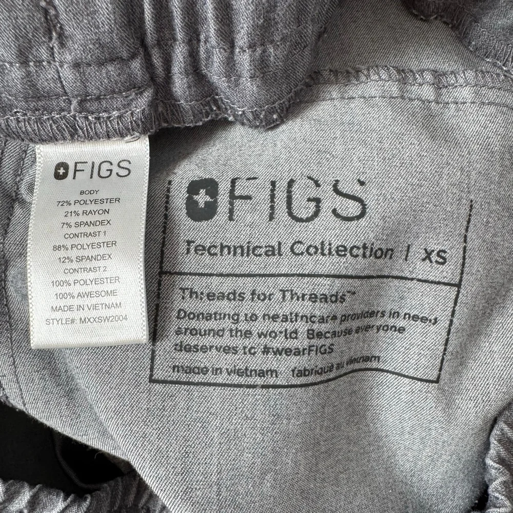 Set of 2 FIGS Tansen Graphite Gray Green Jogger Scrub Pants XS Men’s